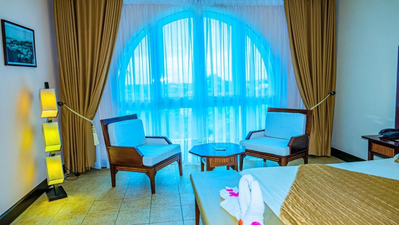 Le Grand Hotel Diego Antsiranana エクステリア 写真