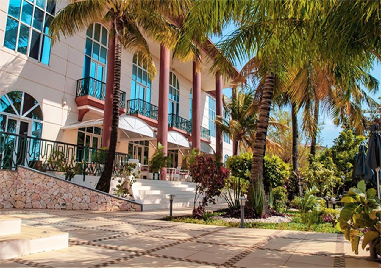 Le Grand Hotel Diego Antsiranana エクステリア 写真